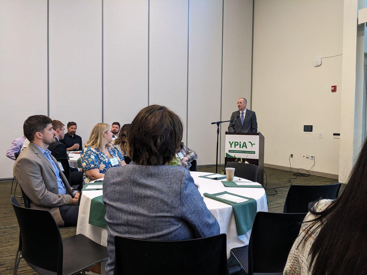 Sec. @MikeNaigIA started the day with a dynamic group of young leaders when he spoke at the Young Professionals in Agriculture Breakfast (YPiA) Forum. The event brings together bright young minds with seasoned executives for valuable learning & networking opportunities. #IowaAg