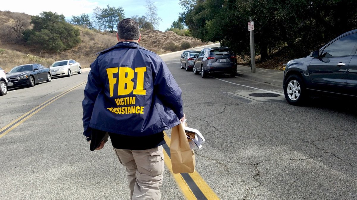 For #NationalCrimeVictimsRightsWeek we are highlighting the #FBI Victim Services Response Team. The VSRT was established in 2005 to provide support for victims in large-scale events & includes victim specialists, agents, & analysts from around the country. ow.ly/9P5x50RmqK6