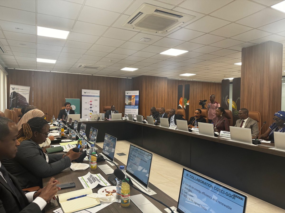 GGGIAfrica's tweet photo. #HappeningNow: 
The @gggi_hq signs a memorandum of understanding with @Cgeci_Officiel  to partner in finding solutions to environmental challenges and foster #greengrowth opportunities in Côte d'Ivoire. 

#GreenGrowth #Greenenergy #CircularEconomy #GGGI https://t.co/0LuPEncAIT