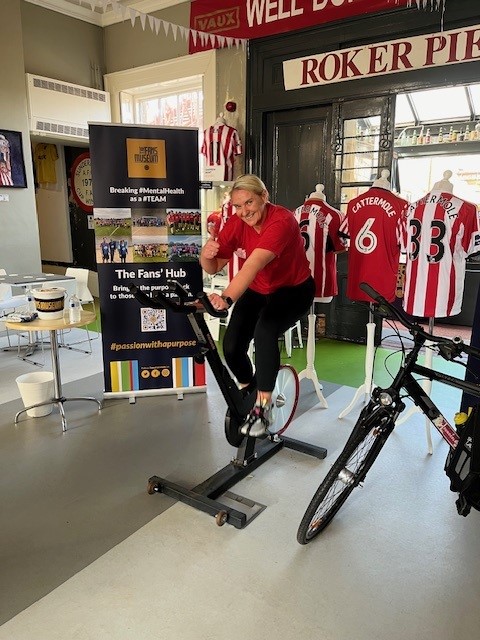 🎉A big cheer for Lisa Forster, primary care commissioning manager in Sunderland, who joined football heroes like Julio Arca and Lee Cattermole on a 1,000-mile virtual cycle ride for the Fans Museum's mental health hub. Nice one Lisa! @FansMuseum 👉northeastnorthcumbria.nhs.uk/here-to-help-s…