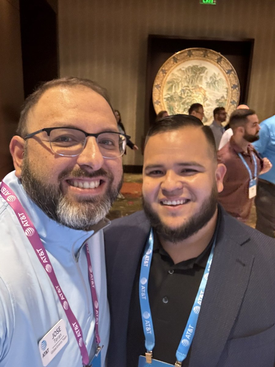 Catching up with my old Store Manager and great leader @EZMunoz10 at LWD Conference in Dallas. #OdessaHustle Alumni #LifeAtATT @ATT