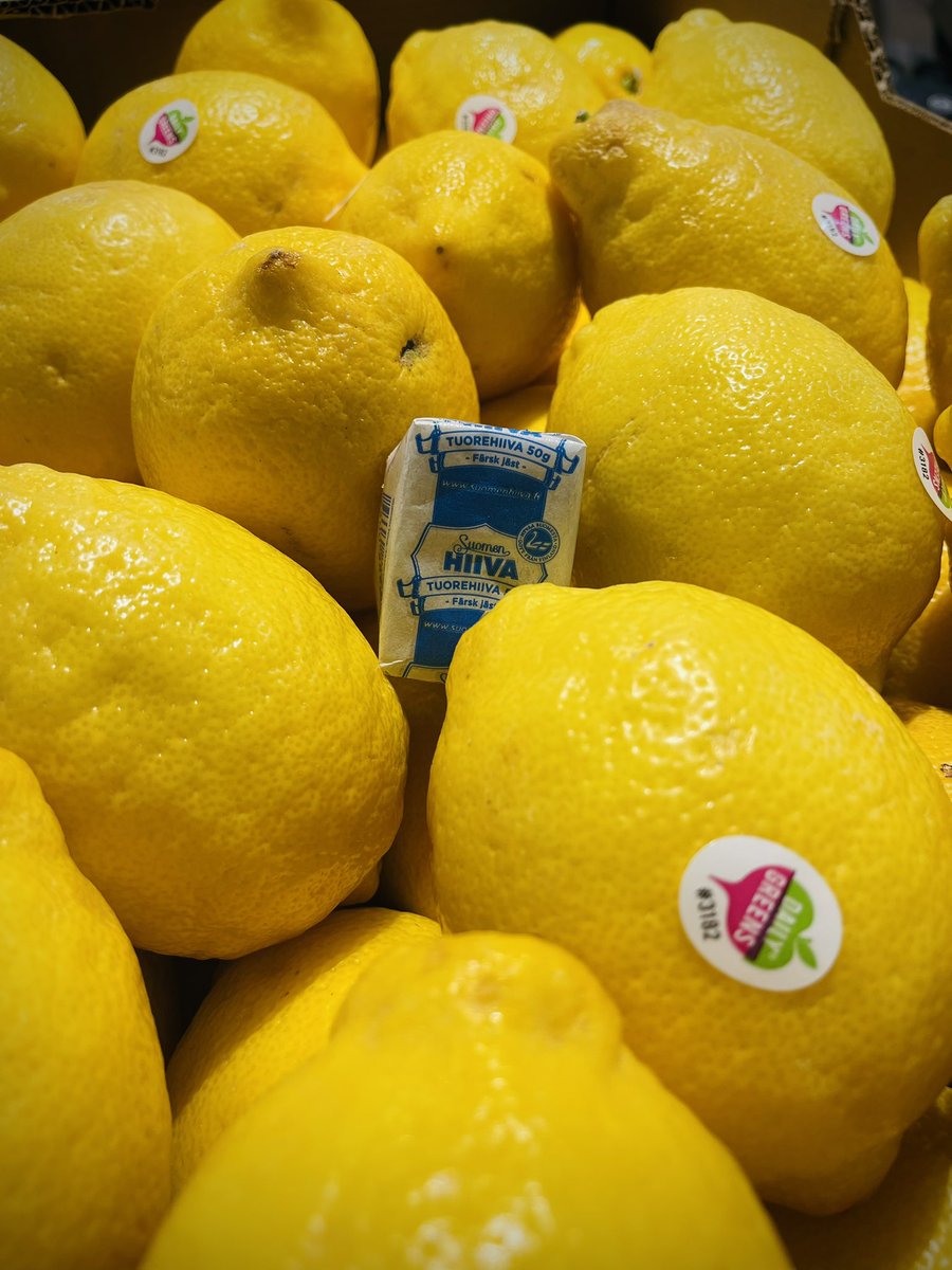 juustoansa's tweet photo. Perinteet kunniaan!
Laitoimme jälkeen vappusimat tulille, viikonlopuksi saamme myyntiin jo ensimmäisen erän 🍋
#bölenjuustola #ksmtripla https://t.co/nKCUHd2x0c