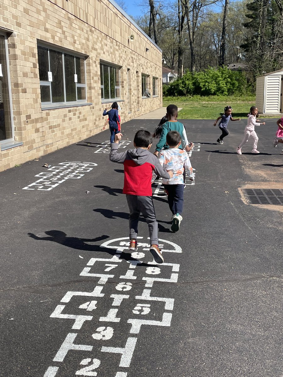 MrsWilhelm's tweet photo. Outside gym days are the BEST days! ☀️
@ParsonsSchool @NBTPreschool 
@nbtschools 
#NBTeamPreschool https://t.co/ebbO8lyv3o