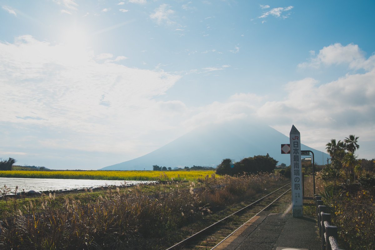 Scribble_Photo's tweet photo. 心季一天
#風景 #landscape #旅行 #trip #travel #休日 #休息 #dayoff #青空 #bluesky #sunlight #ノスタルジック #nostalgic #西大山駅 #指宿 #鹿児島 #線路 #railway #山 #mountain https://t.co/TmPfxLx0QV