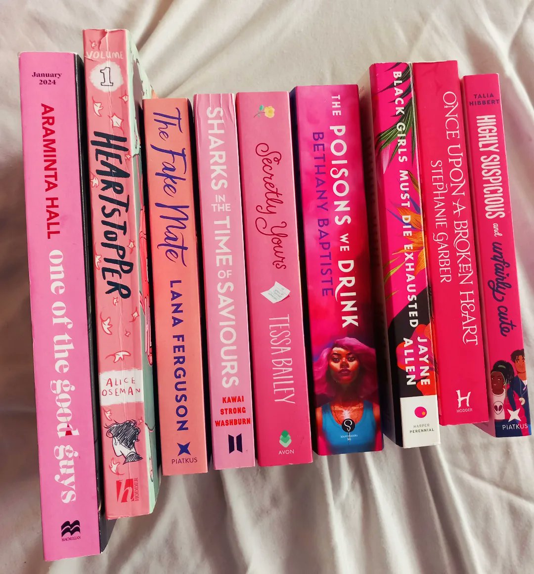 Afternoon lovelies 😘  sharing this beautiful pink bookstack for #OnWednesdaysWeReadPink #BookTwitter #Bookstack