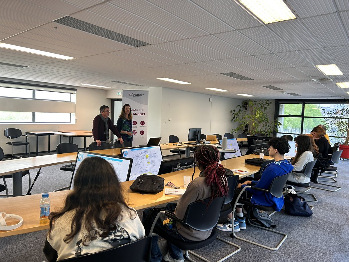 FrancoisPantin's tweet photo. L’@IAEAngers accueille cet après-midi les #Cordées de la #Réussite pour échanger avec une 10aine de lycéens des #études en #management (GRH, marketing, CCA, etc.) et leurs débouchés professionnels.
@UnivAngers @IAEFRANCE 
#responsable #ouverture https://t.co/pp47Zqg1GI