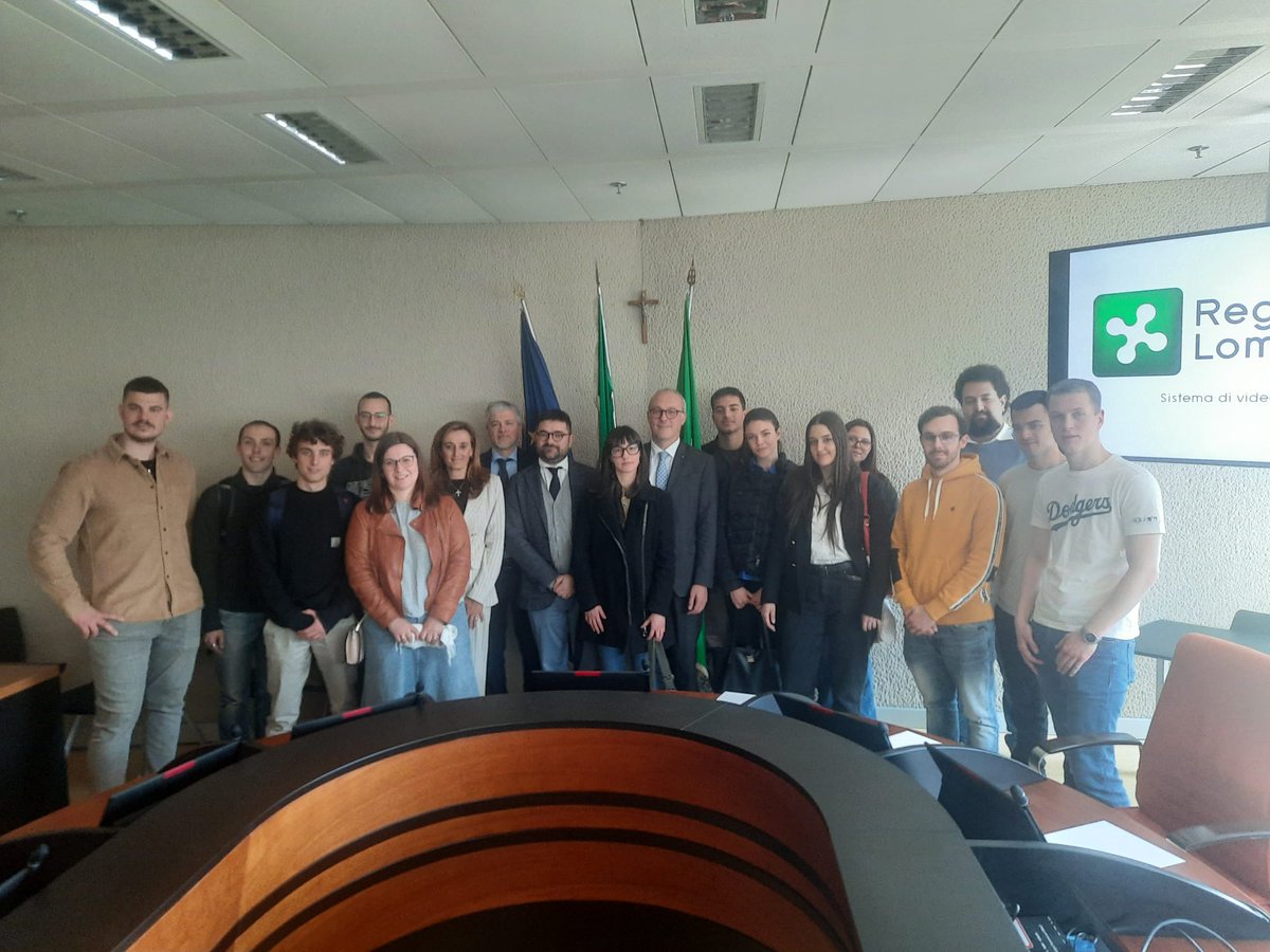 Il nostro benvenuto agli studenti del corso di Diritto regionale e degli enti locali dell'@unimib con il professor Federico Furlan che hanno assistito alla seduta della Commissione Affari Istituzionali ed Enti Locali del @ConsLomb.