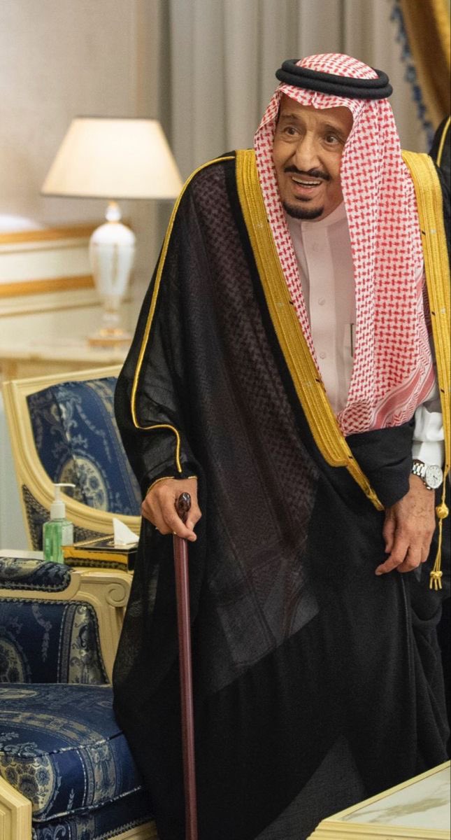 Ebtehal_s's tweet photo. لا تتعب ويدخل صدورنا الخوف ولا تمرض ويمرض الشعب كلّه، الله يحفظك ويطول في عمرك 🤍
#الملك_سلمان_بن_عبدالعزيز https://t.co/h2cGugDMpy