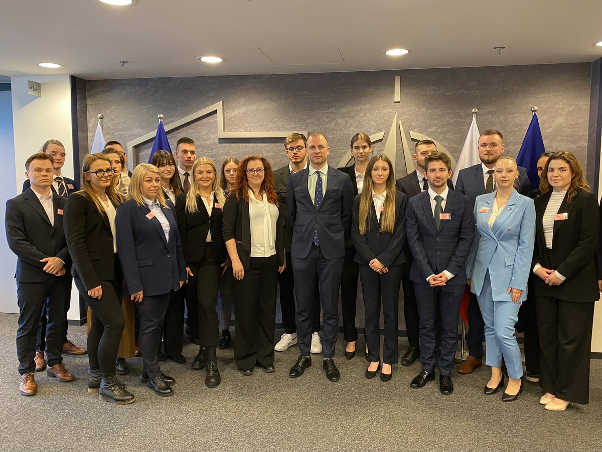 Ambassador @T_Szatkowski met with the group of students from @AkademiaSzWoj National Security Faculty to discuss 🇵🇱 role and main trends in #NATO