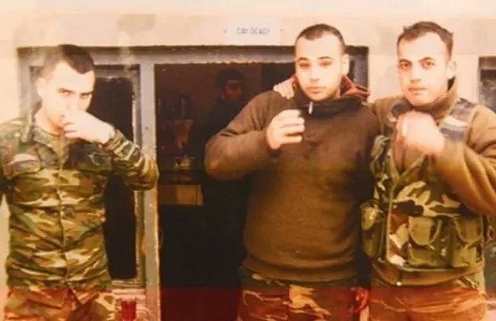 aybaltaci's tweet photo. 24 Nisan tarihi size ne hatırlatıyor bilmiyorum. 

Bana ise, her şeyden çok, arkadaşlarıyla paskalya çöreği paylaşmak isteyen bir Türk askerini anımsatıyor.

Hikayesini anlatmak, birlikte yaşama irademizin dayattığı bir görev. (1) https://t.co/H3ZB5xD7k4