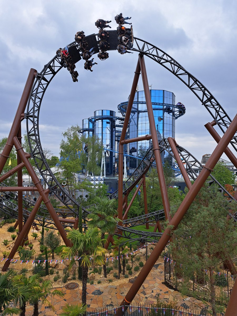 ooparc's tweet photo. Bravo @europapark ! ⚡️ #VoltronNevera est spectaculaire ! https://t.co/4x1m0c7dnq