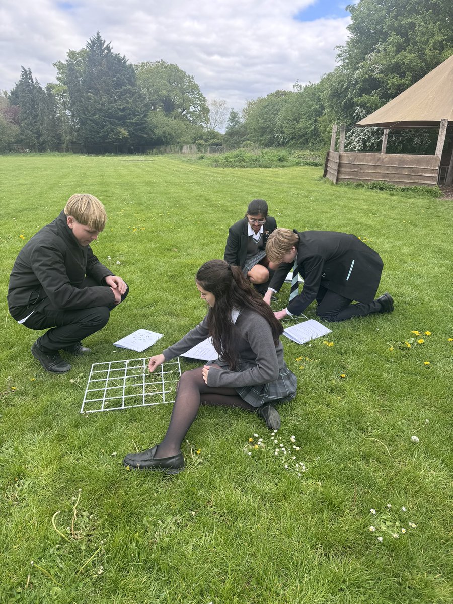 HolyportScience's tweet image. Busy day in Biology: 
- Year 8 are learning about the structure of DNA and made origami DNA 🧬 
- Year 9 are learning about sampling techniques and completed their first ecology practical 🌱 

#practicallearning #secondaryscience