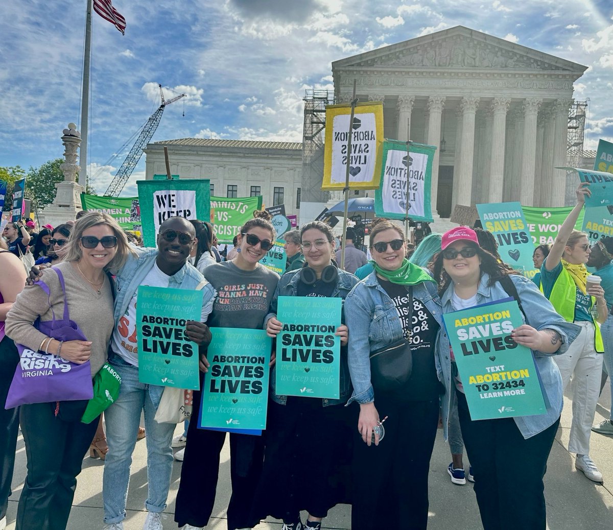 Today in Washington, DC, we’re joining @nwlc & advocates from across the country to call on #SCOTUS to affirm that #EMTALA protections extend to pregnant patients, even in states with total abortion bans. Everyone deserves abortion access, no matter what! 📢 #BansOffOurBodies