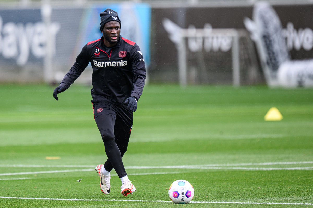 Auf dem Trainingsplatz geht's fleißig Richtung Spieltag! 🔥😎 🔜 #B04VFB | #Bayer04 | #Werkself