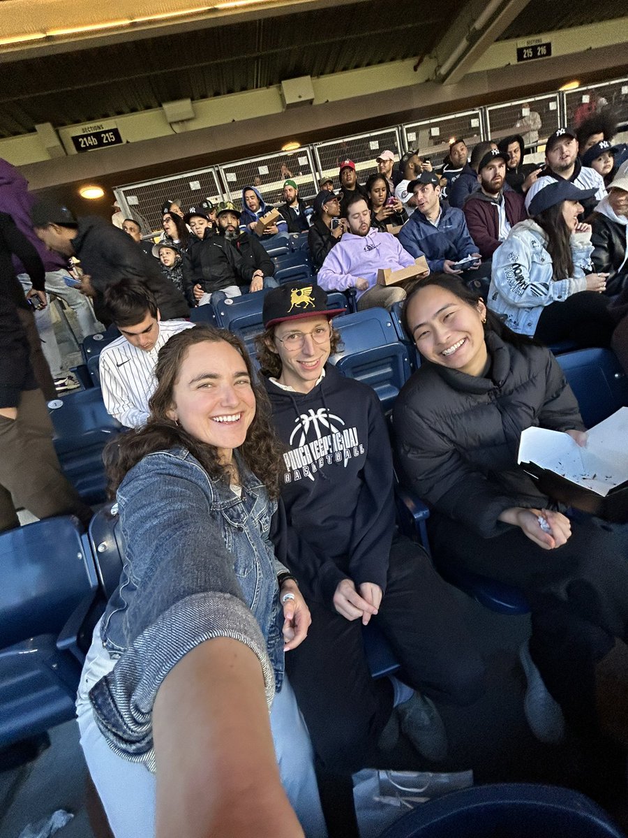 king elisabeth tweet media