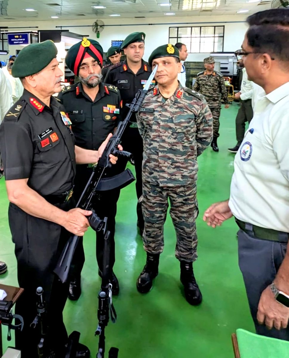 AK-203 for Indian Army 😎

Lt Gen Dwivedi during his ongoing visit to Kanpur visited AK-203 Assault Rifle making facility & Ordnance factory Project Korwa State of Art Battle Field Equipment 🇮🇳

He also visited Adani South Asia largest munition factory in Kanpur. 

India Russia