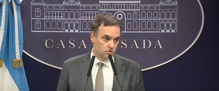 Dataclave's tweet photo. 🚨#AHORA | @madorni: "Probablemente haya gente que participó de la marcha y haya votado a LLA. Si el reclamo era por el cierre de las universidades, se equivocaron, no es nuestro camino" https://t.co/n2nuKjfO28