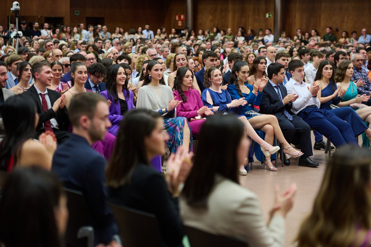 El pasado 13 de abril tuvo lugar la graduación de los estudiantes de grado de la ETSIAB (UPNA). Muchas gracias a Susana Montes, madrina de la graduación. Felicidades a todos!!!! Zorionak!!!