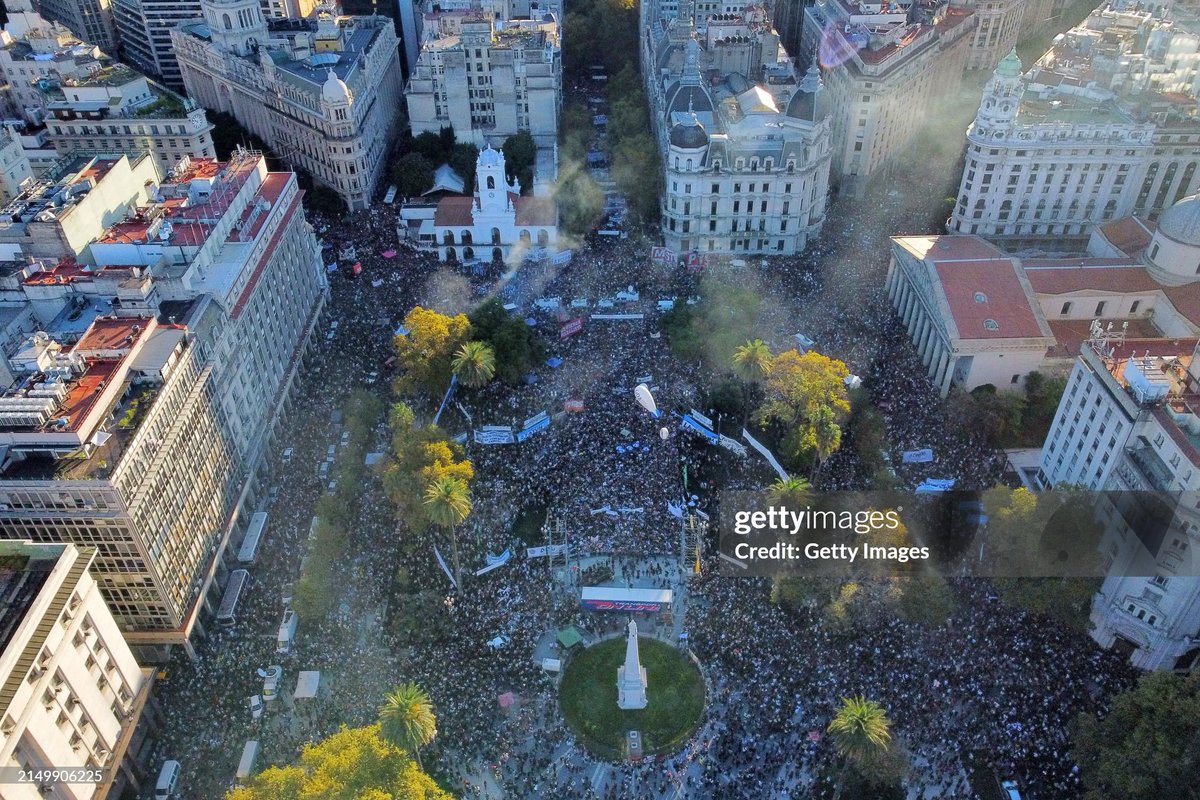 Aerial view of Plaza De Mayo in a protest against president Javier Milei's budget cuts. Authorities of the University of Buenos Aires have warned they only have a budget until May as government has frozen public universities' funds. 📷: Tobias Skarlovnik, Ricardo Ceppi #Argentina