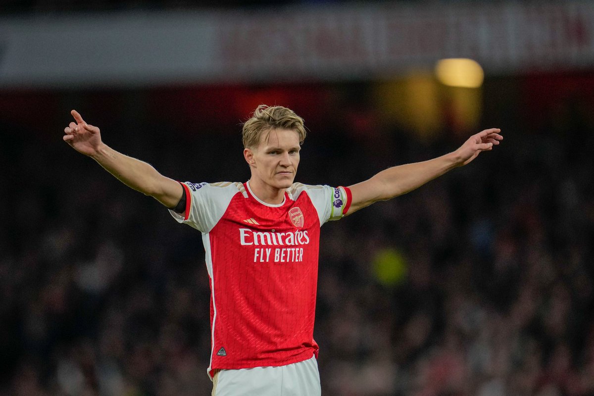 One thing I'm desperate to experiment/experience with this Arsenal squad; Ødegaard in a free role horizontally rather than vertically. Our front line has a unique blend of runners + ball happy profiles. Of course there will be trade-offs.