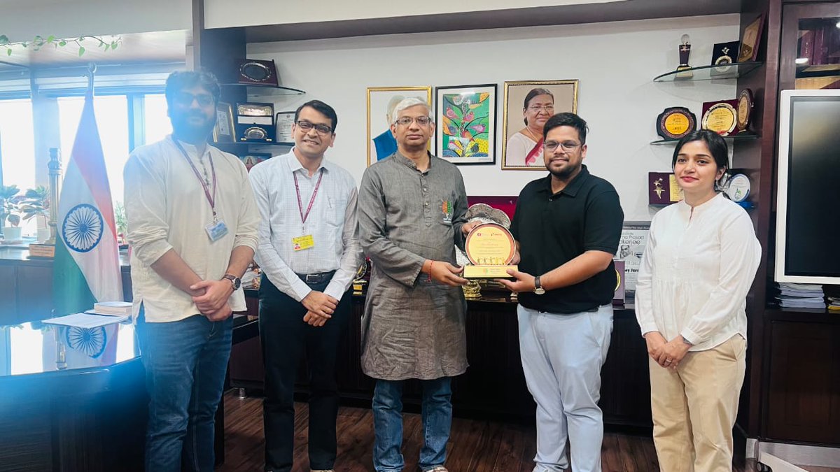Dr. Abhay Jere, Vice Chairman of AICTE, is felicitating Hero MotoCorp, our official partner for #SIH23.
We look forward to more successful collaborations.
@EduMinOfIndia  @AICTE_INDIA