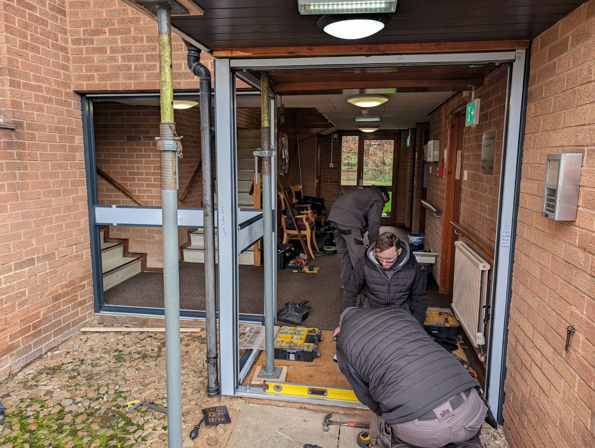 dm2003ltd's tweet photo. Nice little recent door and framing installation by our team https://t.co/wOUnzTUtOX 

#sheffield #rotherham #doncaster 
#aluminumdoors #madeinsheffield 
#doorinstall #doorservicing #teamdm https://t.co/MxSOvYxs0h