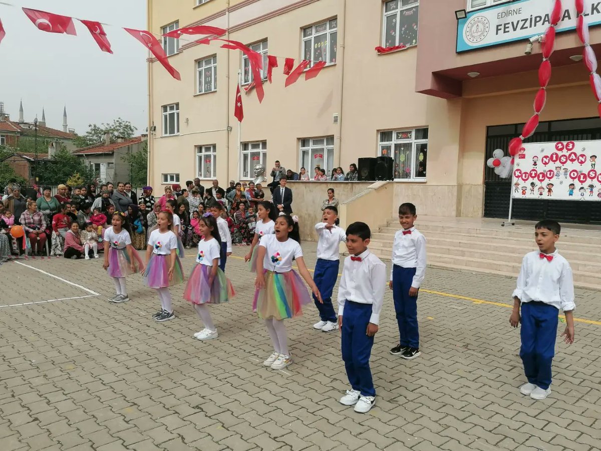 Fevzipasaedirne's tweet photo. 23 Nisan Ulusal Egemenlik ve Çocuk Bayramımız kutlu olsun 🇹🇷 
@edirne_valiligi @Edirne_MEM @Dr_Onderarpaci https://t.co/et8ke6N9N5