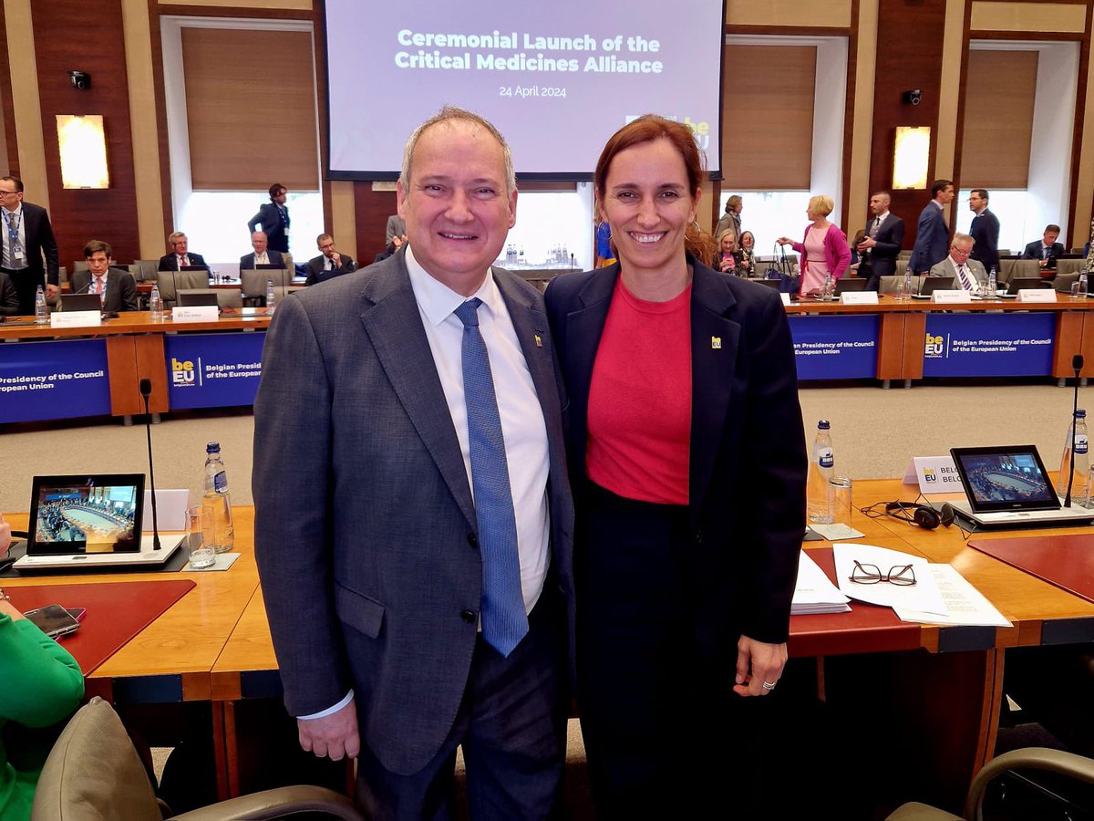 Los ministros @Monica_Garcia_G @jordihereub participan hoy en lanzamiento de 'Alianza de Medicamentos Críticos': 🤝 Colaboración gobiernos, industria, profesionales y sociedad civil.   👍🏽 Mejora seguridad suministro de medicamentos críticos. 🇪🇺 Pilar industrial UE de la Salud.