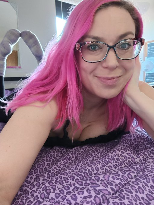 Happy Hump Day &hearts;️🌸  Taking calls and Skype sessions.  Find me on Niteflirt https://t.co/nkh6btP8Ea<a href="/tag/newyear"class="tags"><span>#newyear</span></a>