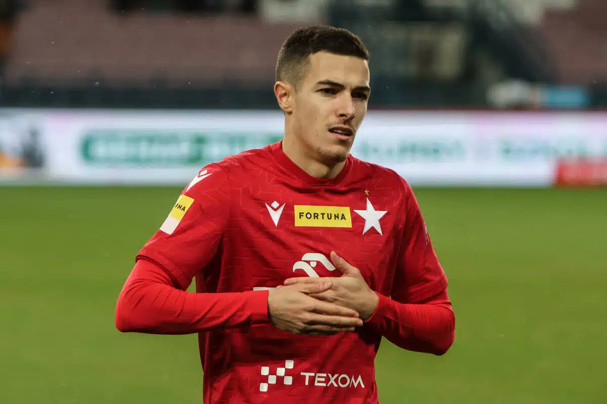 Tobitsw1906's tweet photo. 📊Miki Villar 🆚@cwksresoviapl

◾️0 dryblingów
◾️0/2 ofensywne pojedynki
◾️0 kontaktów z piłką w polu karnym
◾️6 strat 

#RESWIS #1ligastylżycia https://t.co/Vu3c6YRE3G