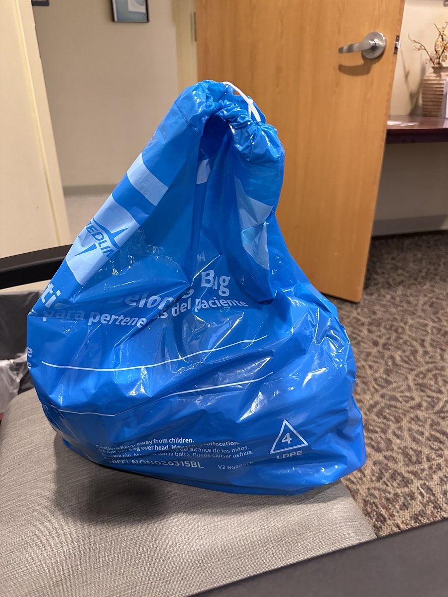 Getting a mammogram today and wondering why every patient needs to use a single use plastic bag for her belongings? Lockers? Plastics and EDCs lead to Breast Cancer 💗Healthcare should know better 💗@dralimelnyk @MigsRunner @LisaPatelMD @dramypark