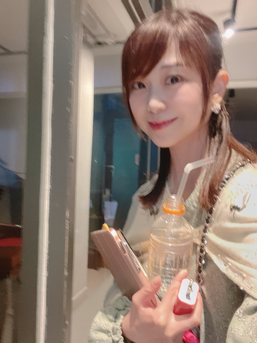 sugayumiko's tweet photo. 今日も月一リーディングLIVE
ありがとうございました♪ 

次は
vo17『5月24日』
vo18『6月11日』
vo19『ハクエイキムさんと七夕コンサート🎋』
今日は本特集でお送りしました！
ハクエイさんは映画
#ブルージャイアント 
でピアノマン雪祈のモーションキャプチャーを担当‼️胸熱‼️ぜひ7月までに見てね♪ https://t.co/ndNLyAbQka