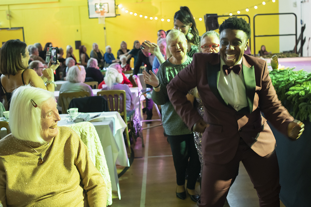 Cardiff! We are looking for a Community Promoter for The Posh Club. 💫 Are you a people person? 💫Want to go the extra mile for the elders of St Mellons & Trowbridge? 💫 love dancing & spoiling people? Freelance June-Dec Fee: £3,000 (£150 per day) tinyurl.com/ms7eb73h