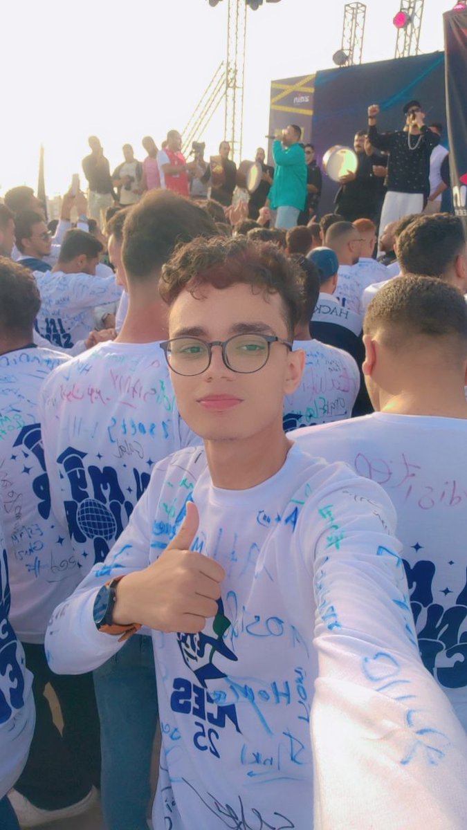 AliFarhat122's tweet photo. يوم جميل مع ناس جمال مع احلي دفعه تجاره انجلش المنصوره بجد الواحد هيفتقدكوا جدا جدا♥️♥️
#FCES25
#Fun_day https://t.co/sF8hzmOfkl