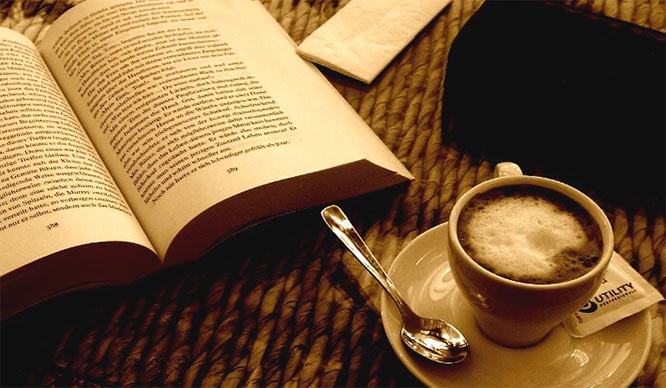 El café y la lectura es, quizá, una de las simbiosis más perfectas.
