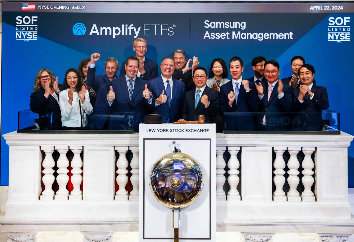 AmplifyETFs's tweet photo. Thank you @NYSE We were honored to ring Monday's opening bell with our partner, Samsung Asset Management to celebrate $SOF.
Learn more: https://t.co/StxHHCUWhu

#NYSE #BellRinging #investing #etfs https://t.co/buckq6grO2