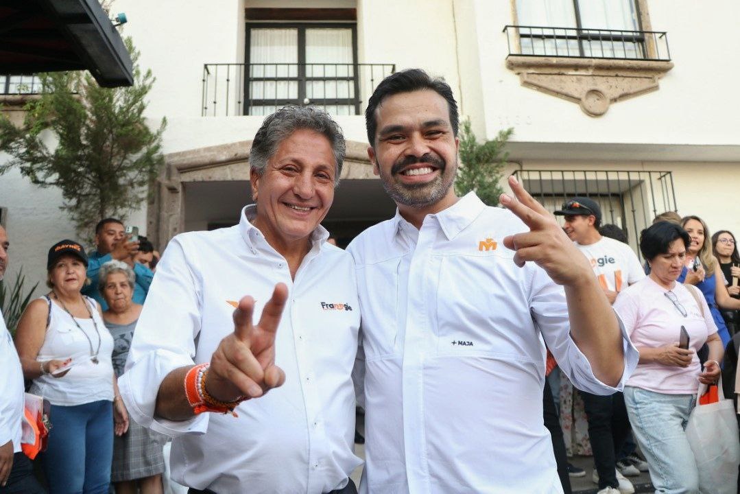 EleccionesEnJal's tweet photo. En su visita a Jalisco Jorge Álvarez Máynez respalda la gestión de Juan José Frangie en Zapopan

https://t.co/yYJQyG2E7Z
#JorgeAlvarezMaynez #juanjosefrangie #MovimientoCiudadano https://t.co/uNiWs5qG8O