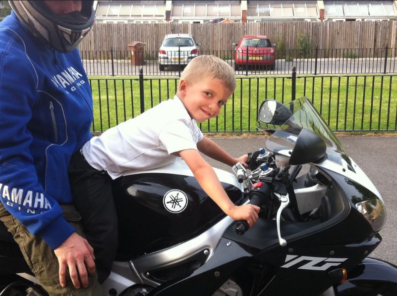 MimiandMoto's tweet photo. You would smile too if you knew that your future was undoubtedly going to include #motorcycles. Photo: jayticklefc #flickr
#yamaha #yamahalife #yamahalifestyle #yamahamotorcycles #yamahayzf #sportbikeaddicts #sportbikelife #sportbike #sportbikesquad #leanforward #kidswhoride https://t.co/MRgJYXfHyR