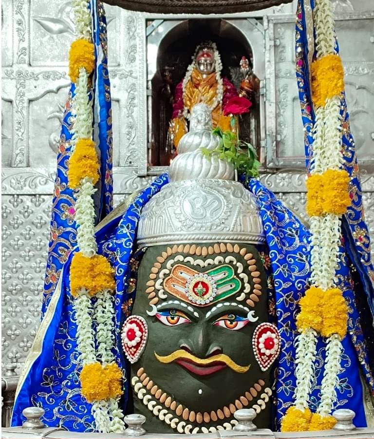 12Jyotirling's tweet photo. श्री महाकालेश्वर ज्योतिर्लिंग जी के आज के संध्या आरती शृंगार दर्शन 24.04.2024 https://t.co/Lj5AlxZZ2y