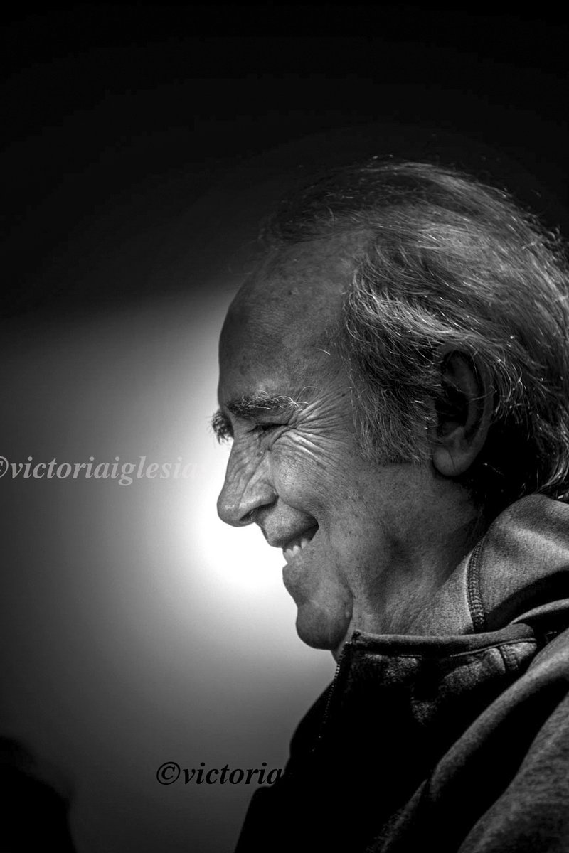 viglesiasphoto's tweet photo. Enhorabuena a mi querido Joan Manuel Serrat por el Premio Princesa de Asturias de las Artes.
Esta foto se la hice en Barcelona cuando acabó su último concierto.
#victoriaiglesias #joanmanuelserrat @fpa https://t.co/rt6RcVrEfd