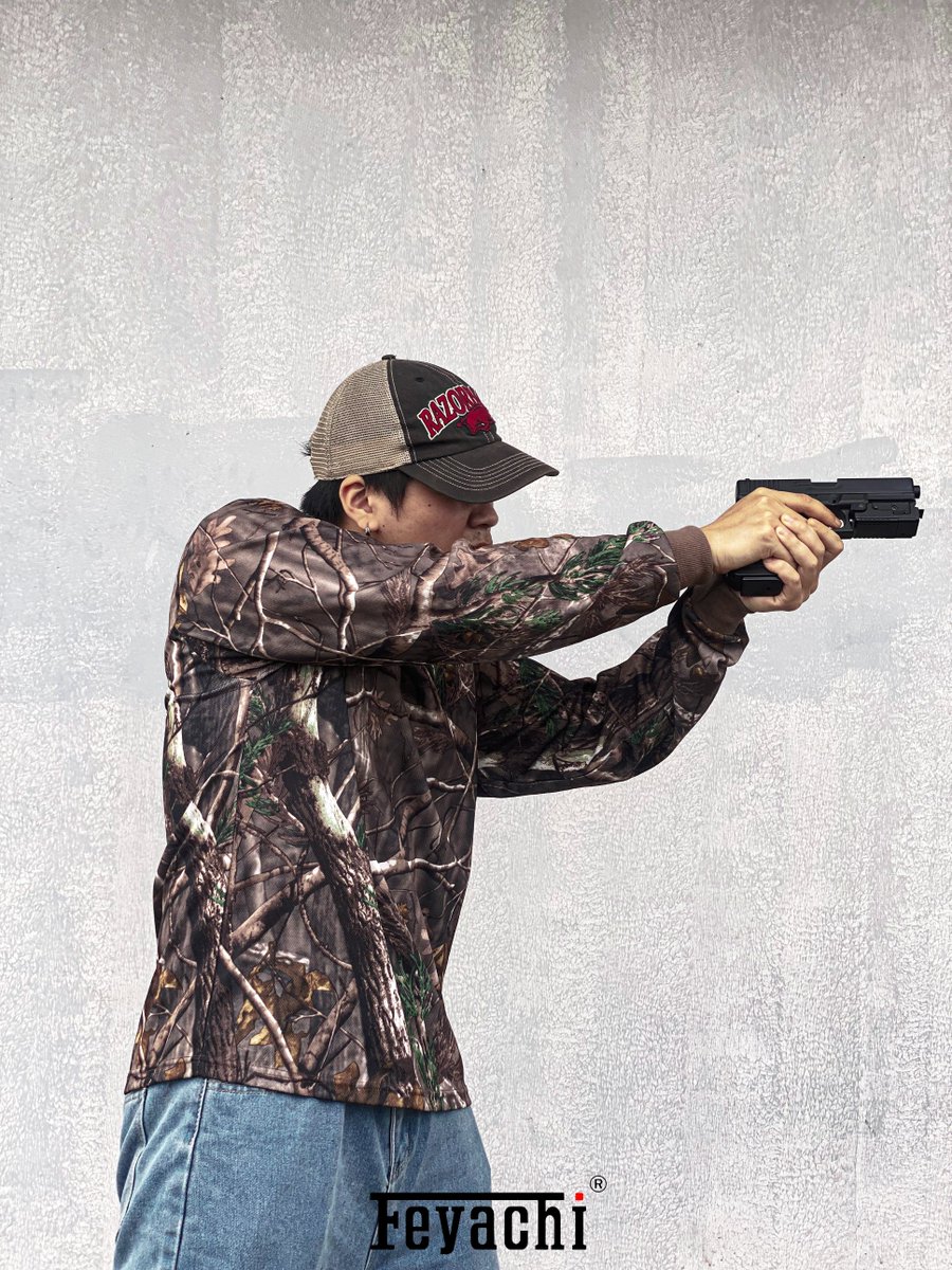 Feyachi_store's tweet image. Just a tap of the button, right where you need it, and you're good to go. No need to fuss, Feyachi PL-34 designed for both lefties and righties alike. Plus, it stays put with a solid grip, no more wobbles or shakes. 👋😉

#pistolsights #aimtrue #lasersights #reddotsight #gungear