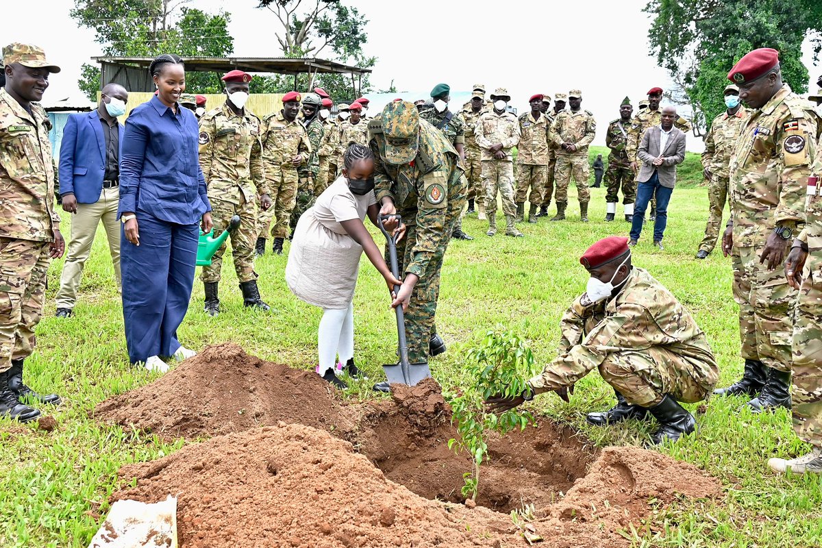 To celebrate his 50th birthday, Afande CDF & SPA/SO - Gen @mkainerugaba has planted 50 trees at a UPDF barracks. He was accompanied by his wife, daughter, and SFC soldiers. Later, they unveiled a new Neonatal Special Care Unit at Dr. Ronald Bata Memorial Hospital in Entebbe