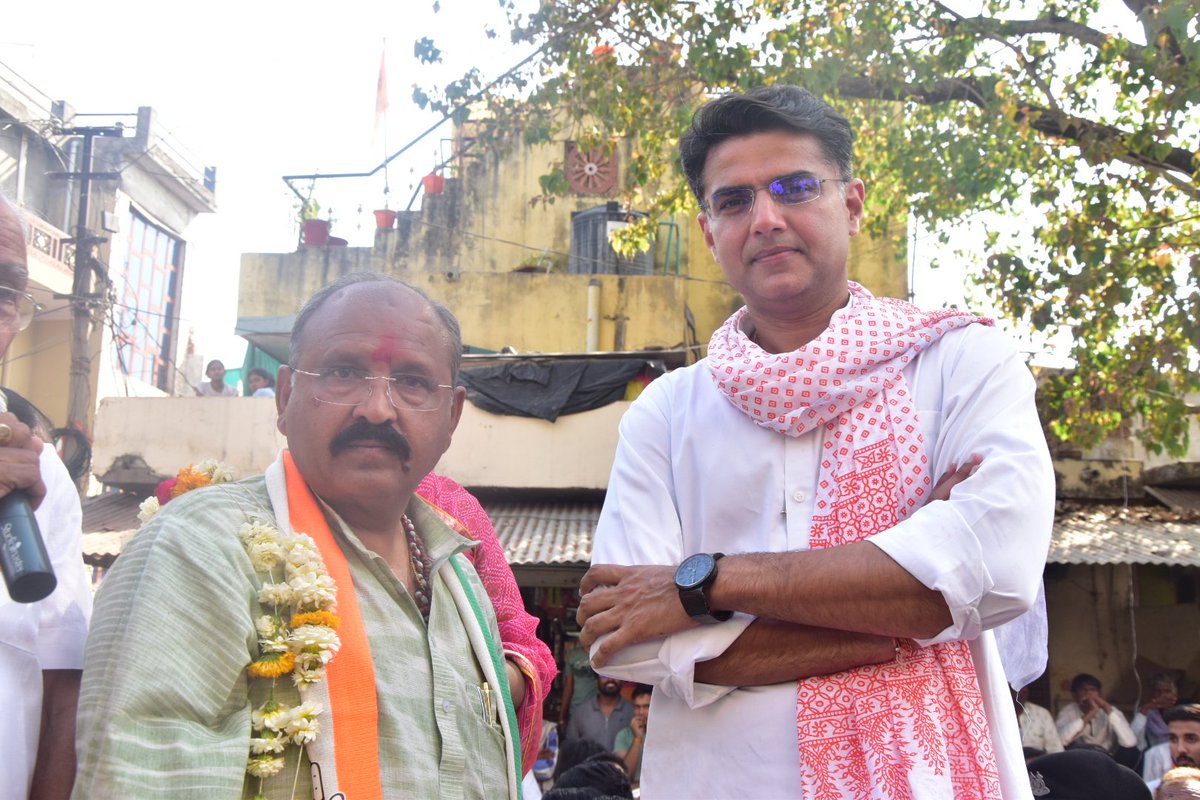 omveergurjar123's tweet photo. आज तालेड़ा, बूंदी में अखिल भारतीय कांग्रेस कमेटी के महासचिव श्री सचिन पायलट जी के साथ जन सभा को संबोधित किया ।
@SachinPilot #Bundi #Talera #kotabundiloksabha #Congress #HaathBadlegaHalaat https://t.co/bzFYh8J5Wk