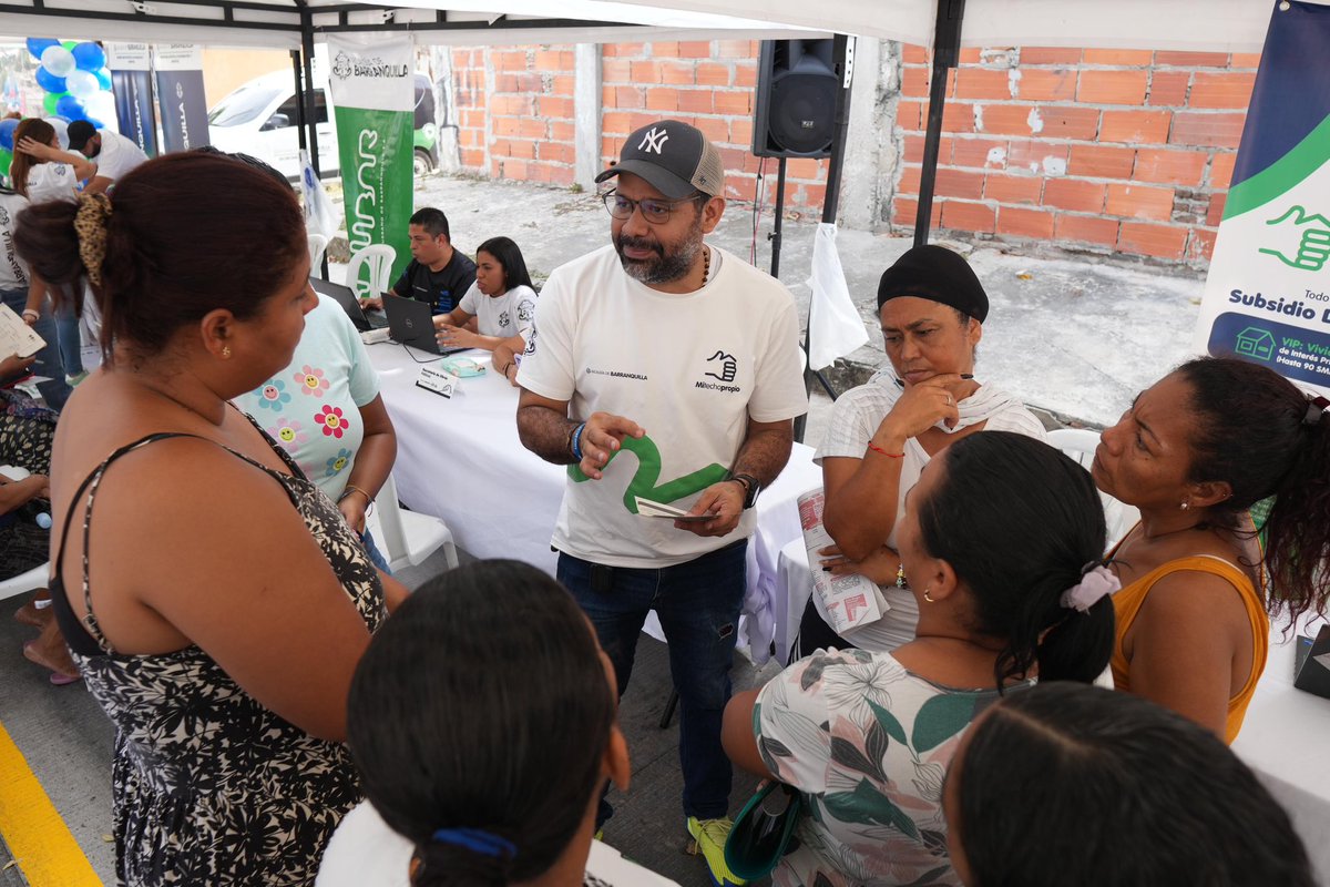 alcaldiabquilla's tweet photo. 👋🏻¡Ya arrancó la #FeriaPaLaCalle en El Bosque!

Vinimos con todos los servicios del Distrito para brindar a la comunidad del Suroccidente información sobre programas, cupos educativos, trámites y mucho más. 

Te esperamos en la📍Calle 77 de entre 9-9C, hasta las 12:00m. https://t.co/vM8uv7OUaq