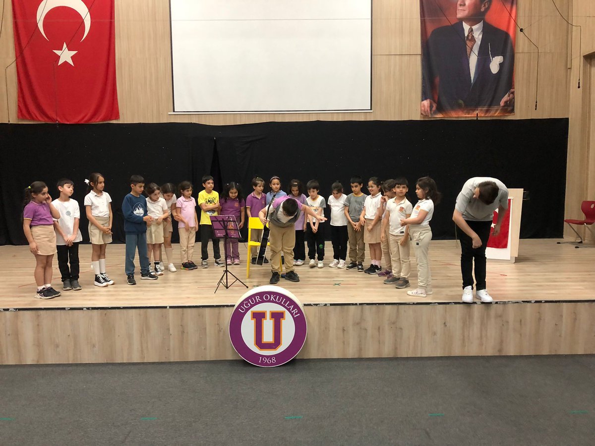 UOCalli's tweet photo. HAFTANIN MÜZİSYENİ TAHA BERKAY MAZICI 🎸🎼
#HaftanınMüzisyeni etkinliğinde 3.sınıf öğrencimiz Taha Berkay MAZICI yer aldı. “Yılbaşı Şarkısı” eserini seslendiren öğrencimize teşekkür ediyor, müzik yaşamında başarılar diliyoruz👏 #UğurdaSanatVar #UTalent https://t.co/whmfu872bc