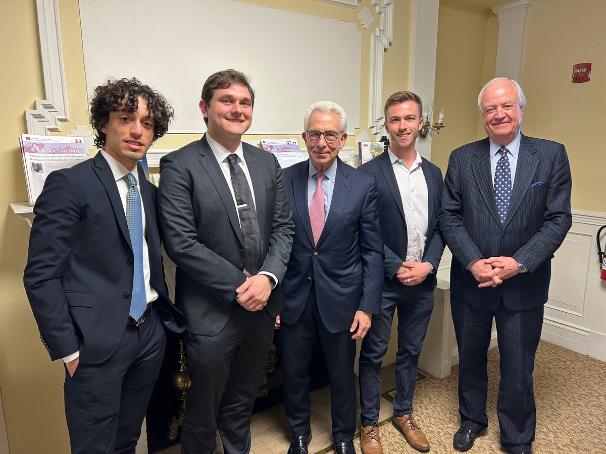 It was a tremendous honor to meet fmr. Mexican President Ernesto Zedillo at @BUPardeeCenter before his lecture on globalization. Zedillo even spoke fondly of Boston & his partnership with MA Gov. Bill Weld in the 90s. Thank you Amb. @jorgeheinel for making this visit possible!