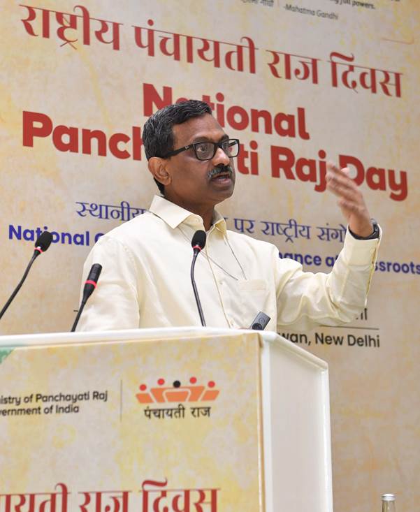 Secretary, MoPR Vivek Bharadwaj and Secretary, MoRD, Shailesh Kumar Singh inaugurate the National Colloquium on Grassroots Governance to mark National Panchayati Raj Day at New Delhi today Read here: pib.gov.in/PressReleasePa…