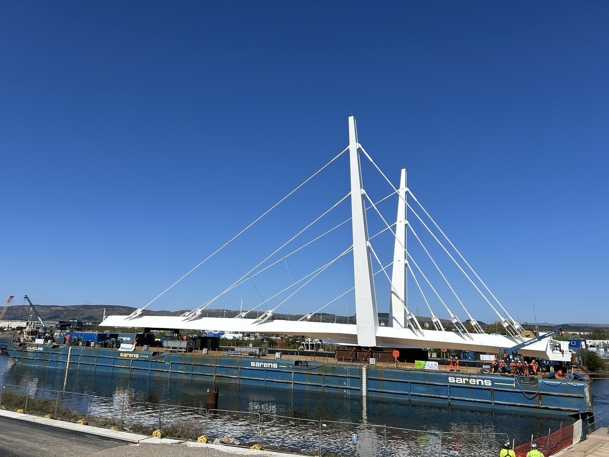 First half a the new bridge connecting Renfrew to Yoker/Clydebank arrived from the Netherlands this afternoon .. a huge milestone in a long term plan to regenerate the area @STVNews