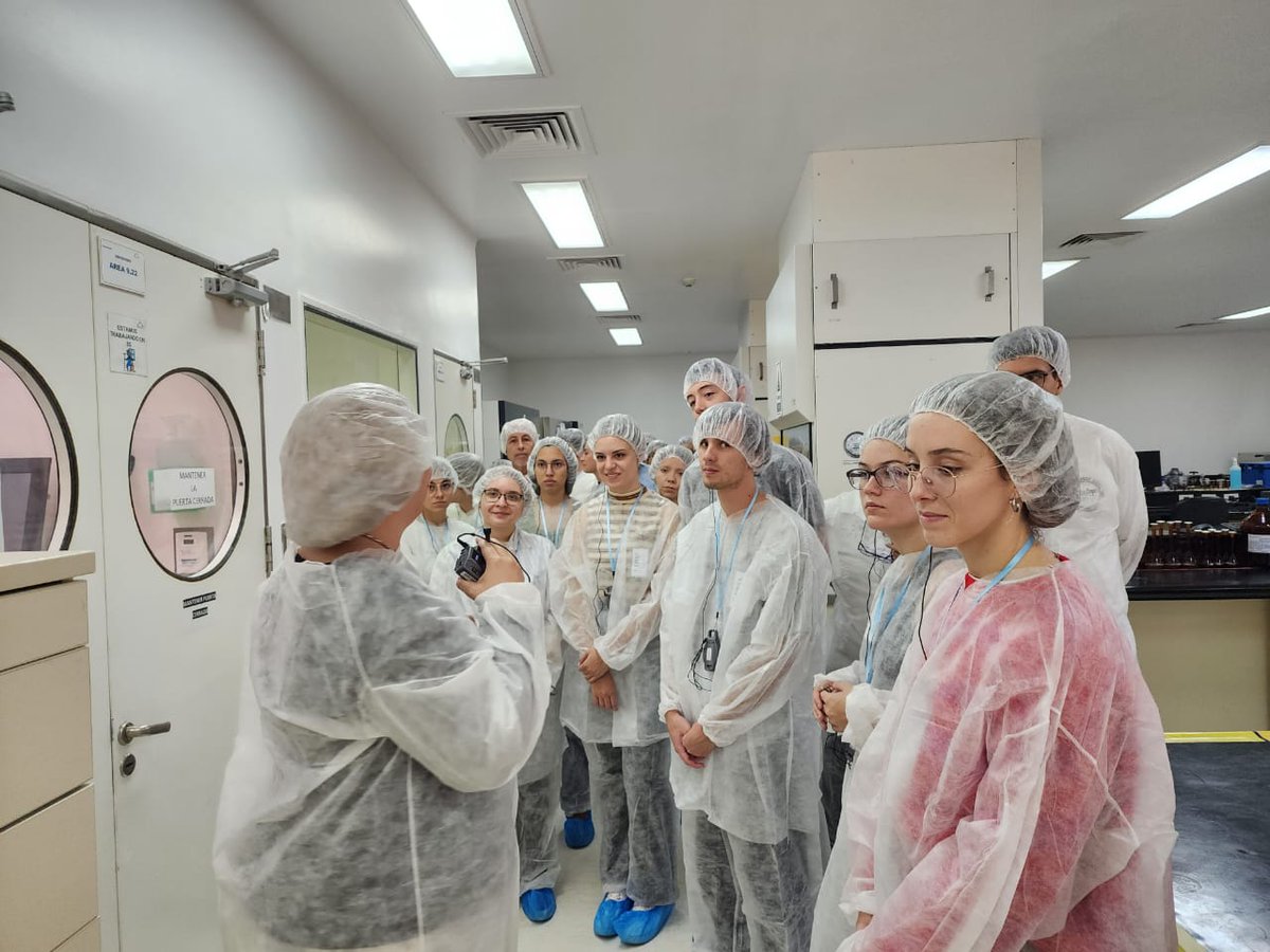 UMazaOficial's tweet photo. Asistimos al lanzamiento del Proyecto ESCUELA RAFFO 🤩

Este es un programa de capacitación teórica y práctica en temas específicos relacionados con la Industria Farmacéutica. Incluye formación general, específica y prácticas en laboratorio y producción. https://t.co/rmPKAV7GVj