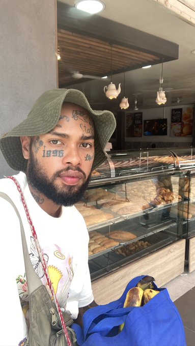 Comiendo pan coco https://t.co/w4OttJkdKU<a href="/tag/nuevafotodeperfil"class="tags"><span>#nuevafotodeperfil</span></a>